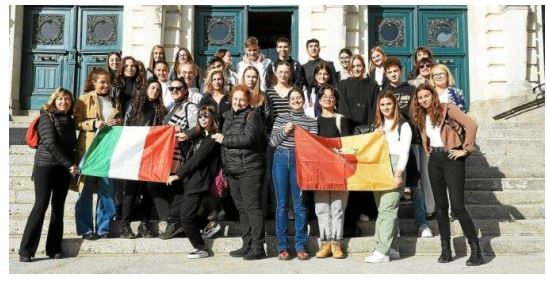 14 Lycéens Italiens et 14 lycéens Vannetais accueillis à l'hôtel de ville de VANNES